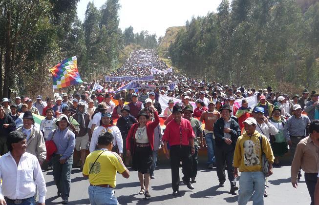 Levantamiento Ind Gena En El Ecuador Archivos   Movilizacic3b3n De Cajas A Gonzales Suc3a1rez Otavalo 12 Sep 09  Foto Jc 